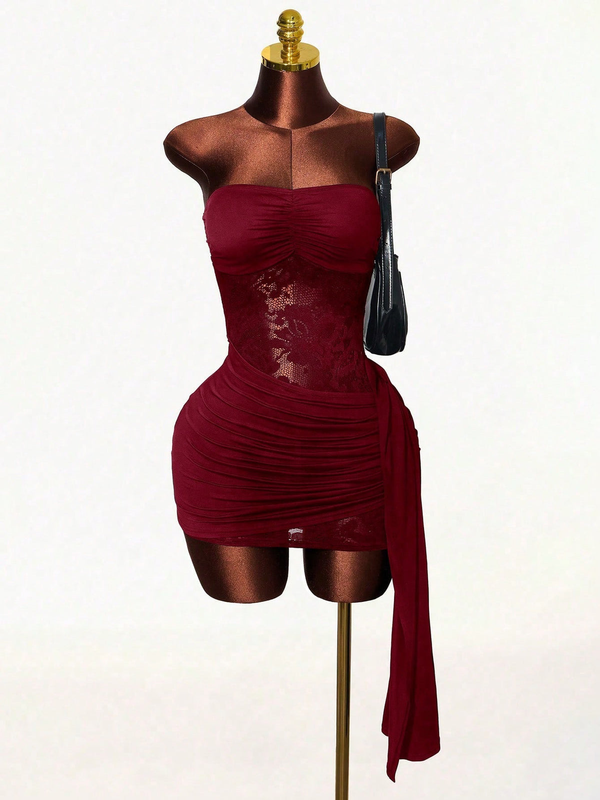 Sleeveless hollowed out slim fit dress