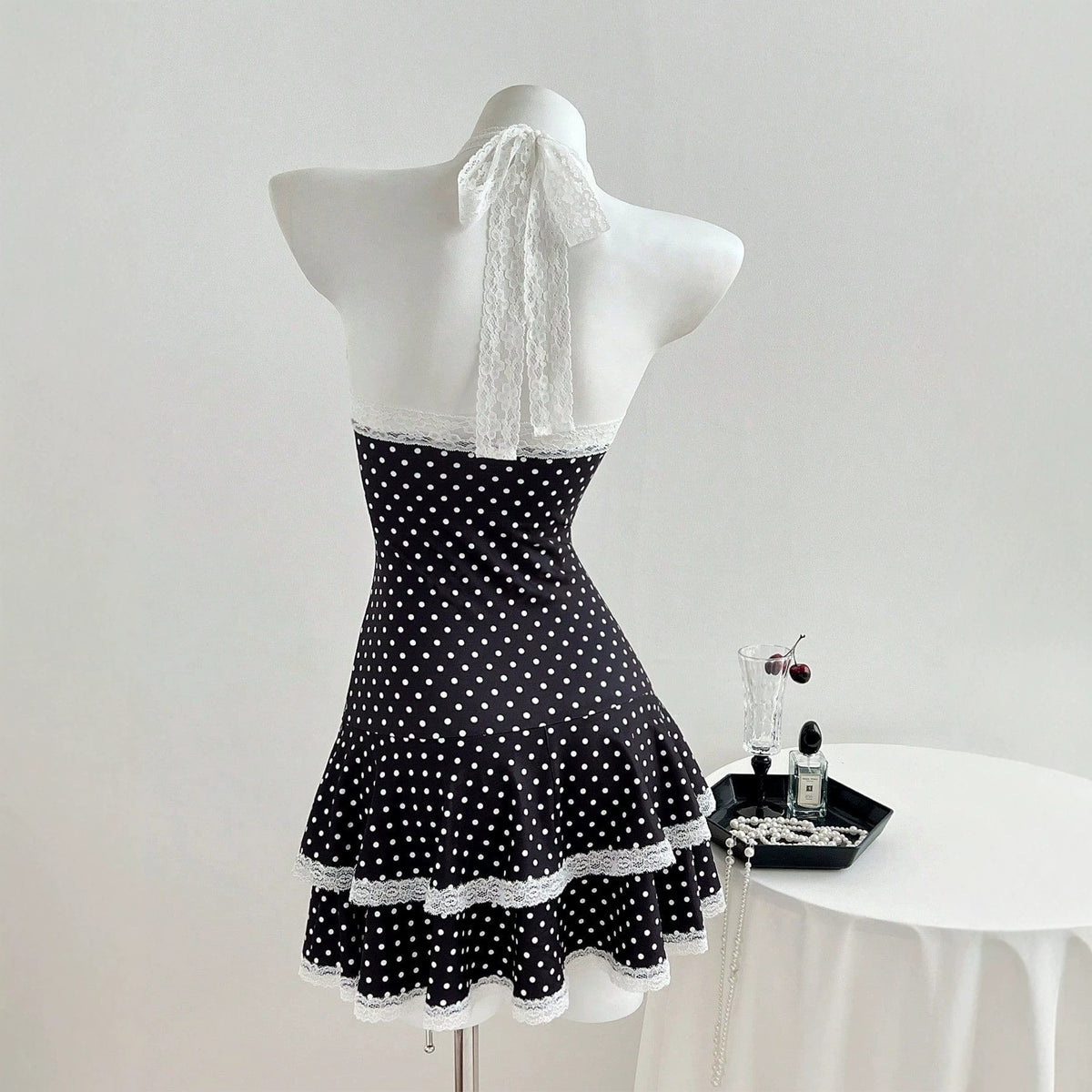Polka dot lace waist cinching short skirt