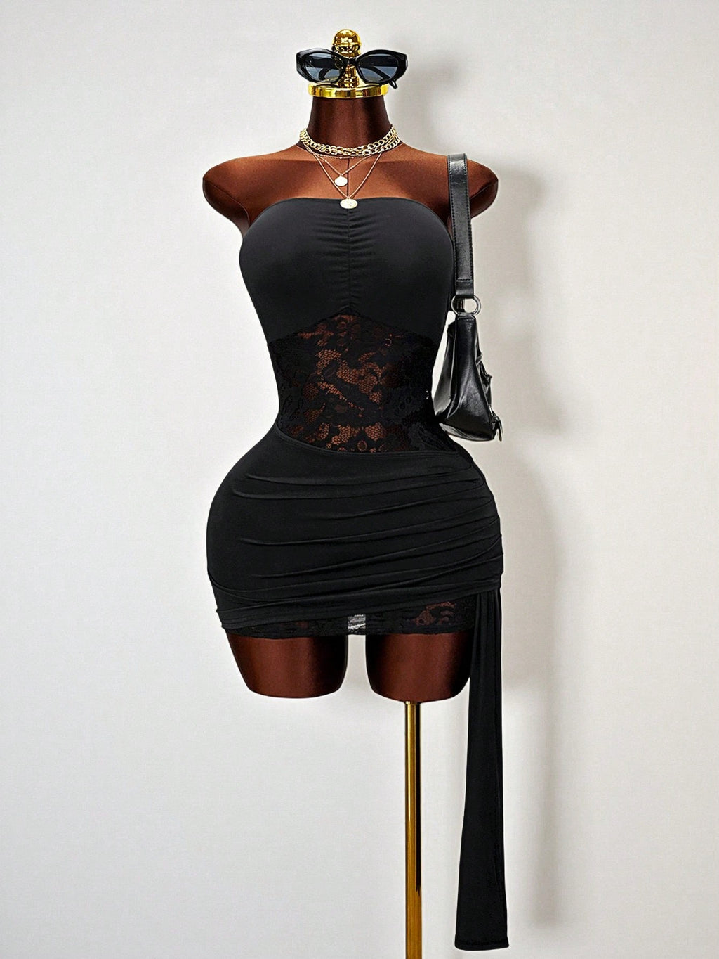 Sleeveless hollowed out slim fit dress