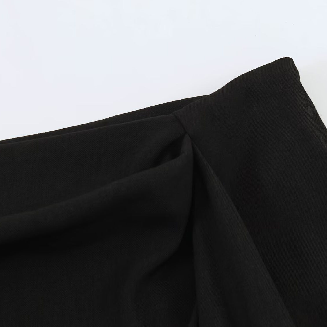 Spicy girl's minimalist and versatile asymmetrical short skirt