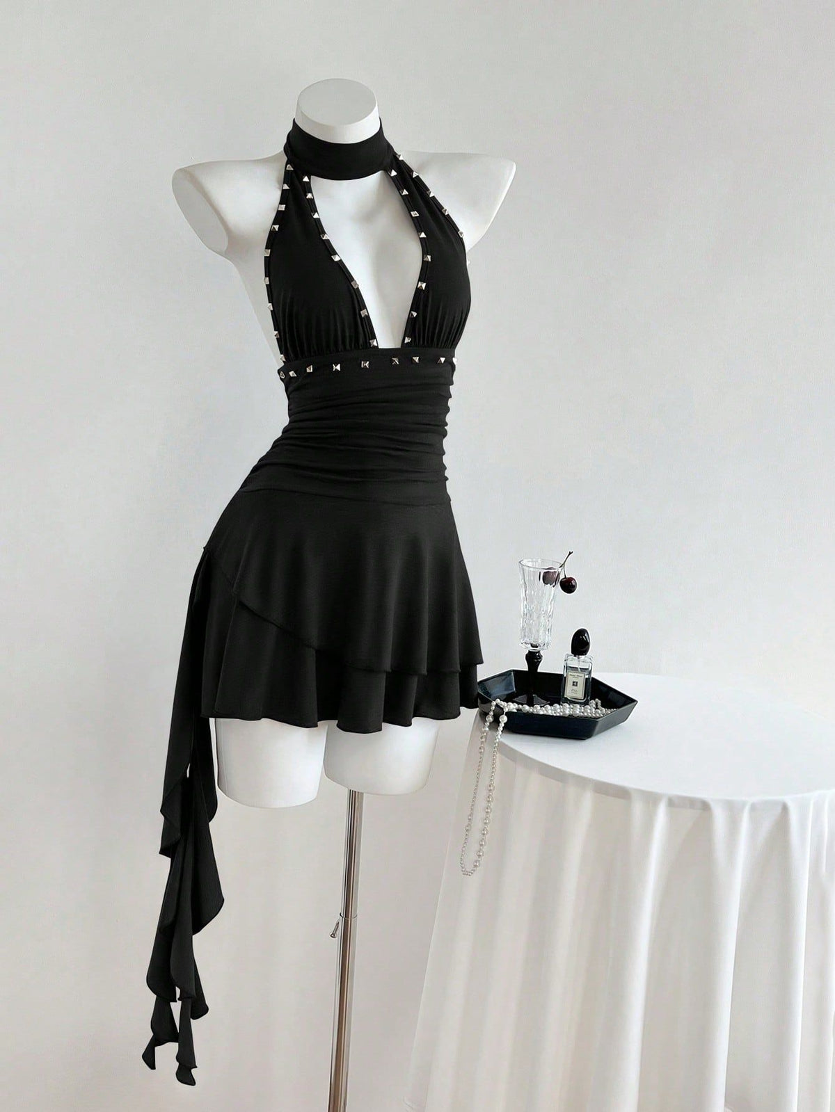 Hanging neck sleeveless nail bead dress