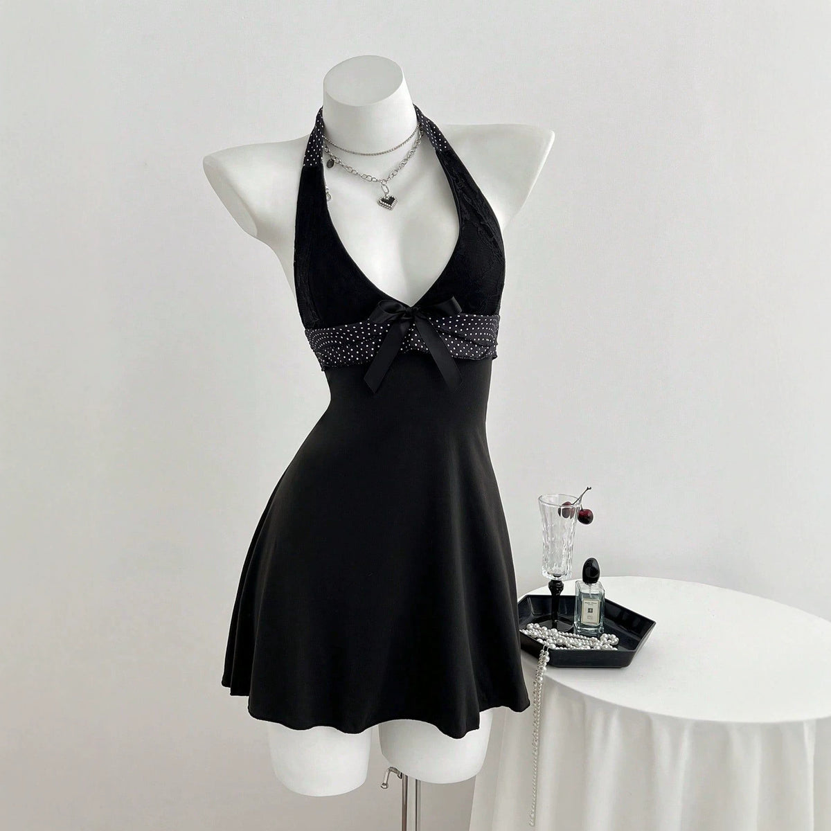 V-neck hanging neck strap slim fit dress