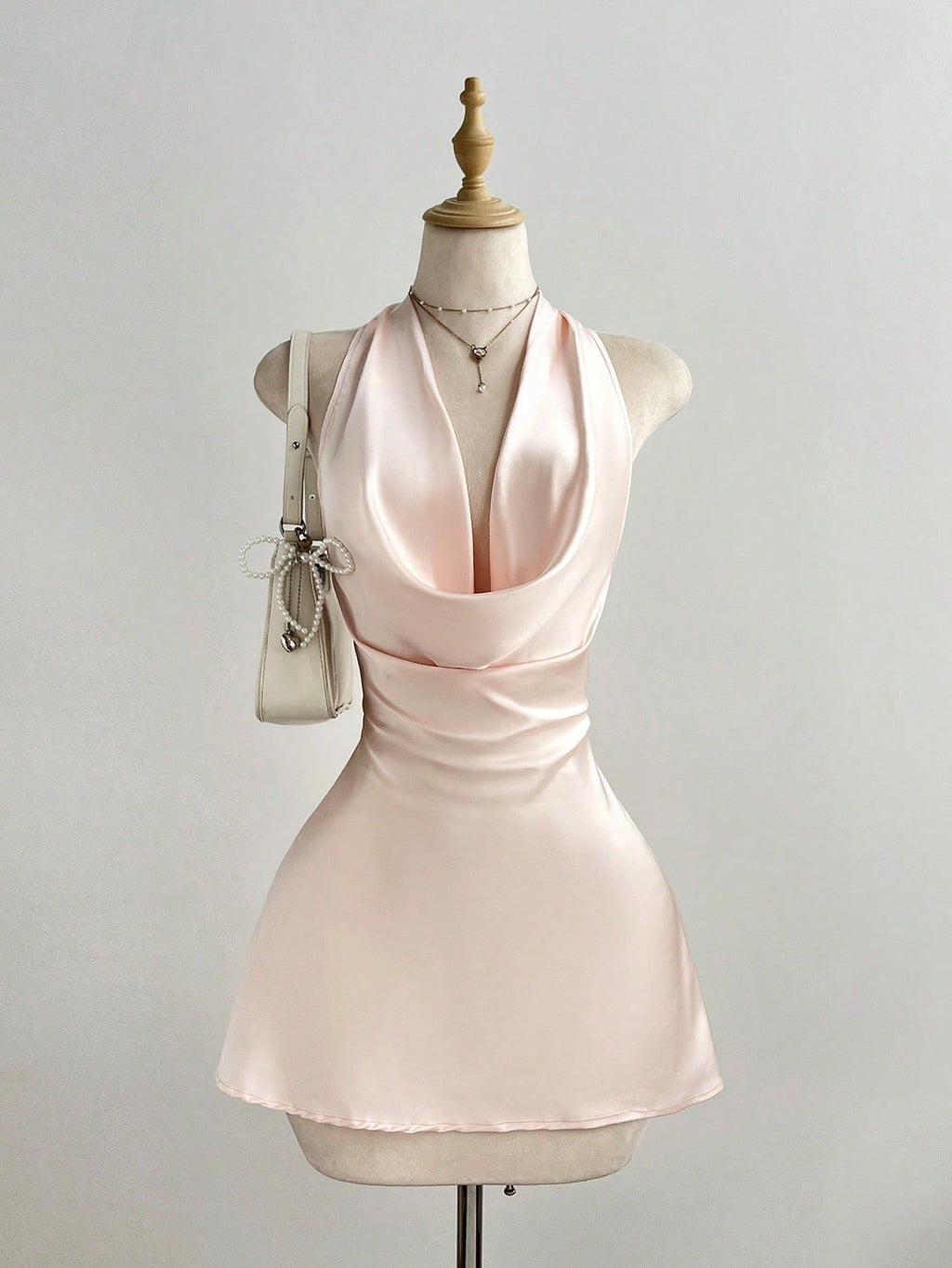 Hanging neck sleeveless dress