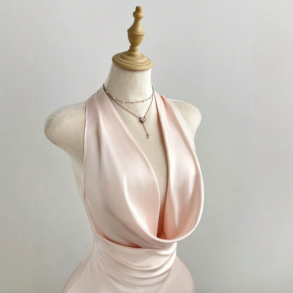 Hanging neck sleeveless dress