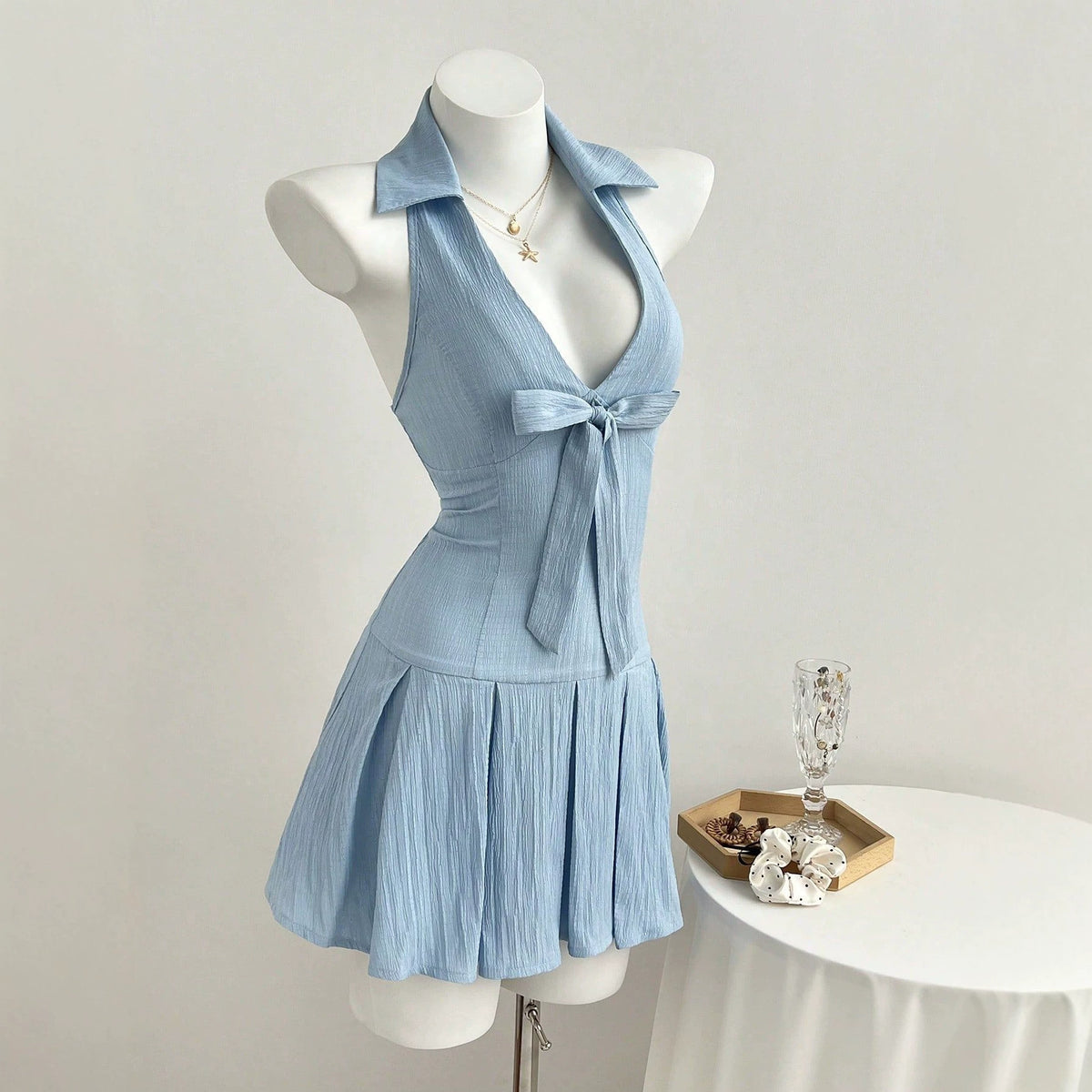 V-neck sleeveless dress