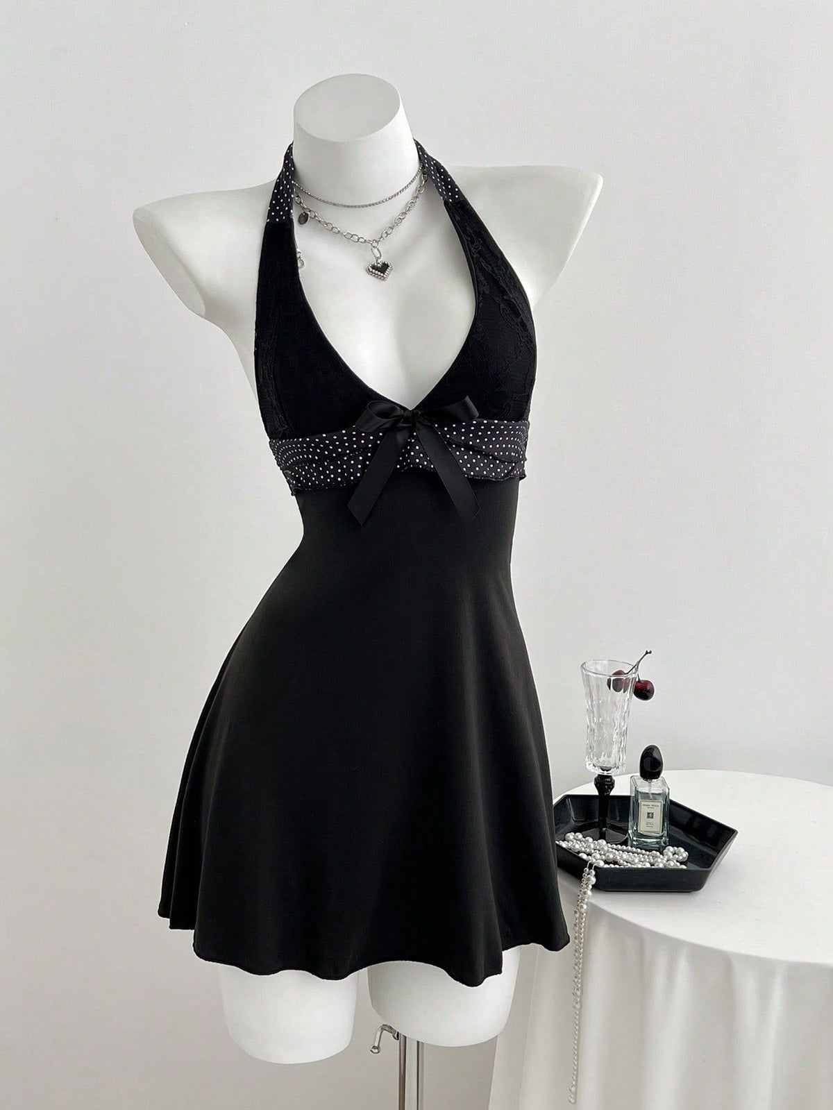 V-neck hanging neck strap slim fit dress