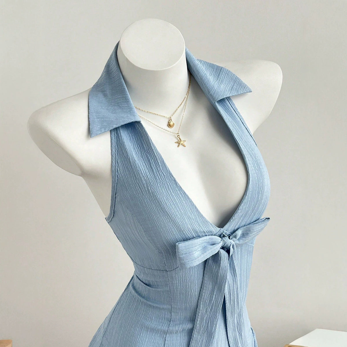 V-neck sleeveless dress