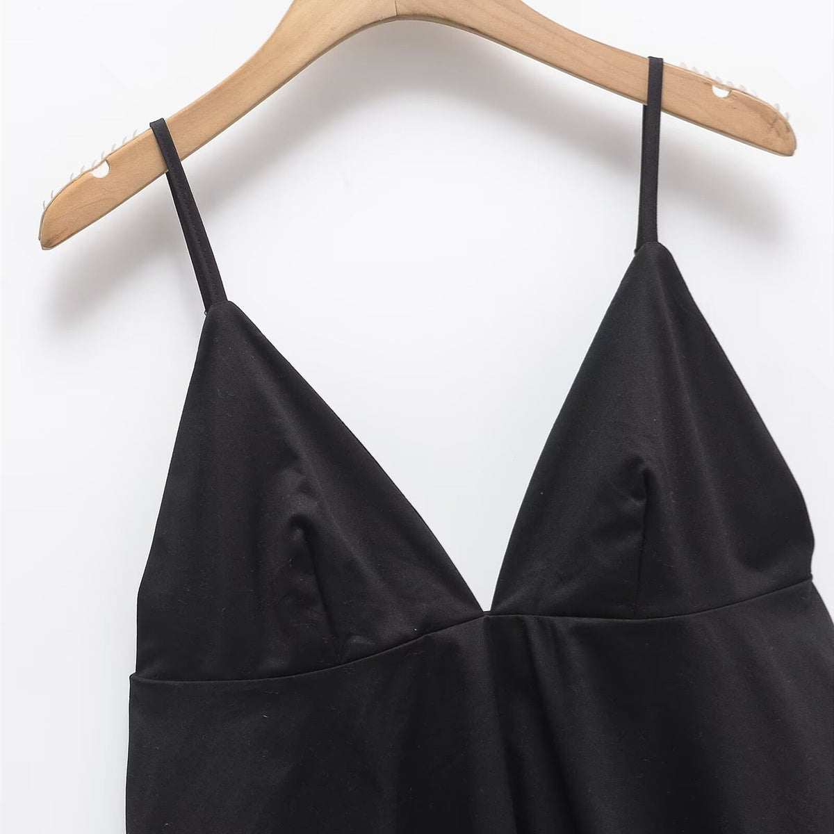Hot girl V-neck sexy backless camisole dress