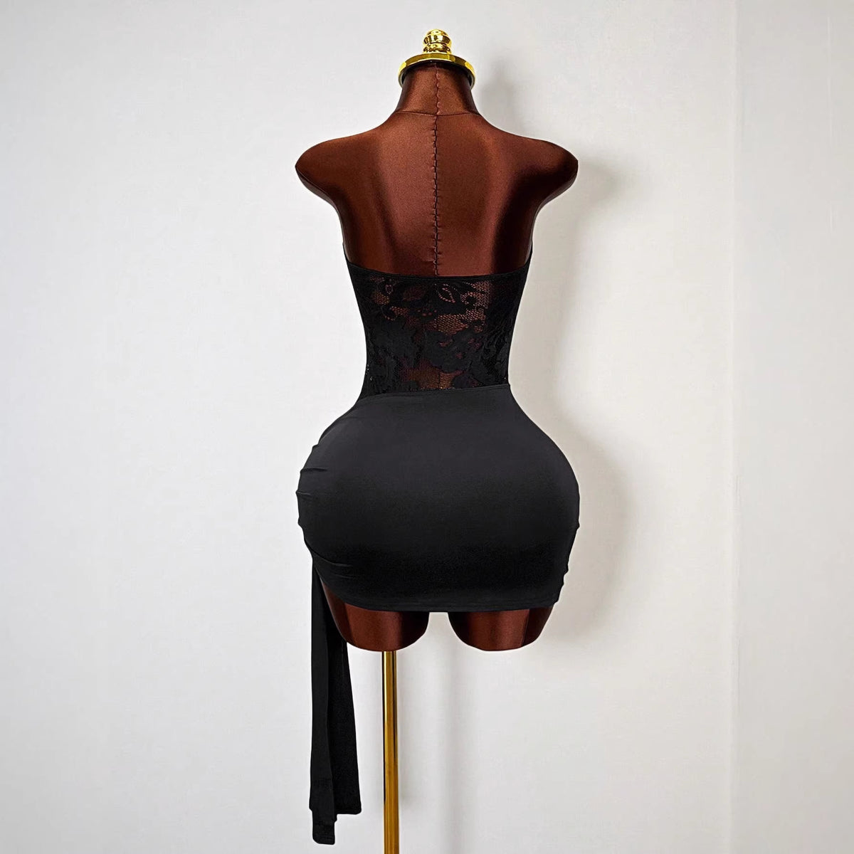 Sleeveless hollowed out slim fit dress
